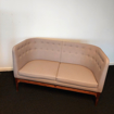 Afbeeldingen van 2de hands - gecapitonneerde sofa